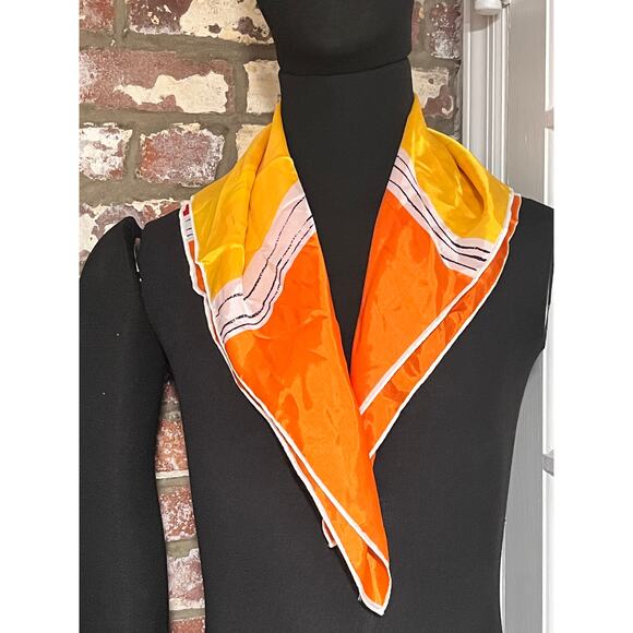 Vintage Vera Neumann Scarf - Signed - Red Orange Yellow Abstract - 27" - Picture 7 of 7